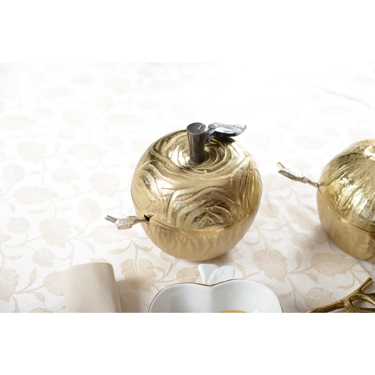GOLDENER ZUCKERTOPF IN APFELFORM