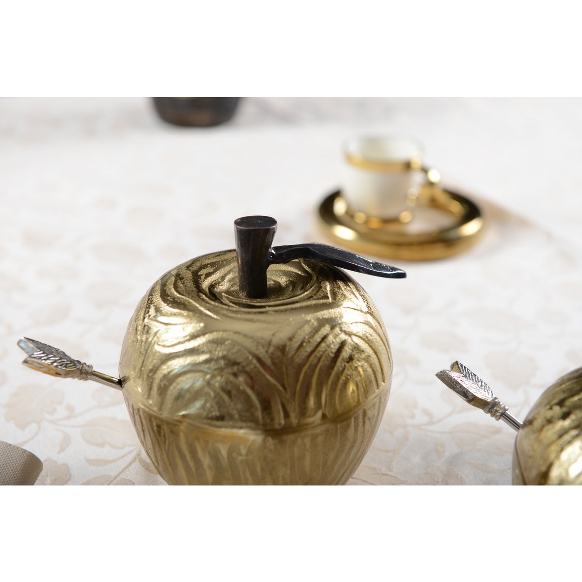 GOLDENER ZUCKERTOPF IN APFELFORM